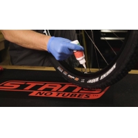 



El líquido de tubeless antipinchazos Stan's NoTubes de 59 ml se mantiene hasta los 7 meses para ofrecer una protección duradera. La fórmula Premium de baja viscosidad resiste la congelación para trabajar en ambientes muy fríos.



